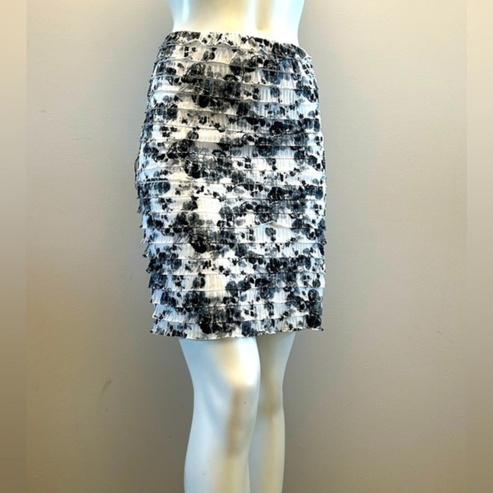 KISMET tiered ruffle skirt. New, never worn. Lined. Elastic stretch waistband